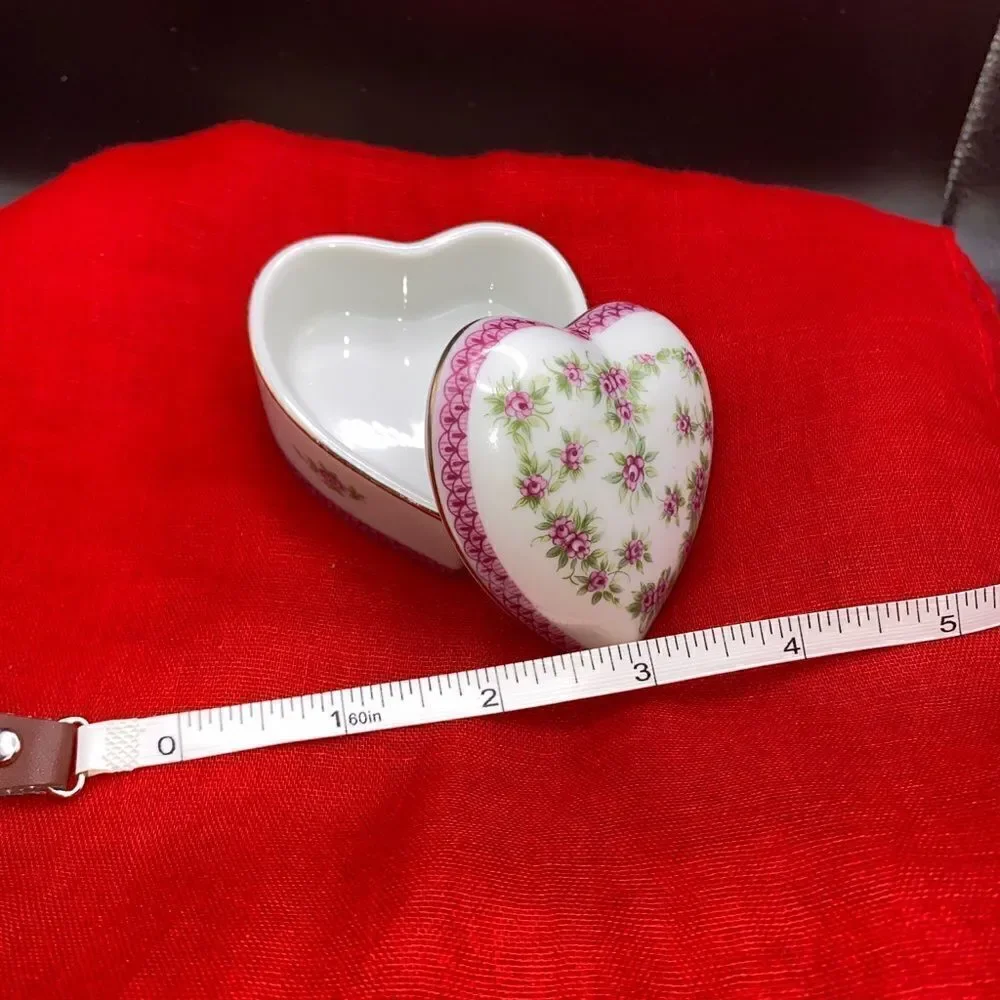 Lefton China hand painted vintage heart trinket container with lid